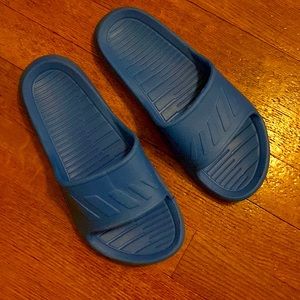 Sky blue shower slides, worn only twice. No brand, bought at Douglas in Italy